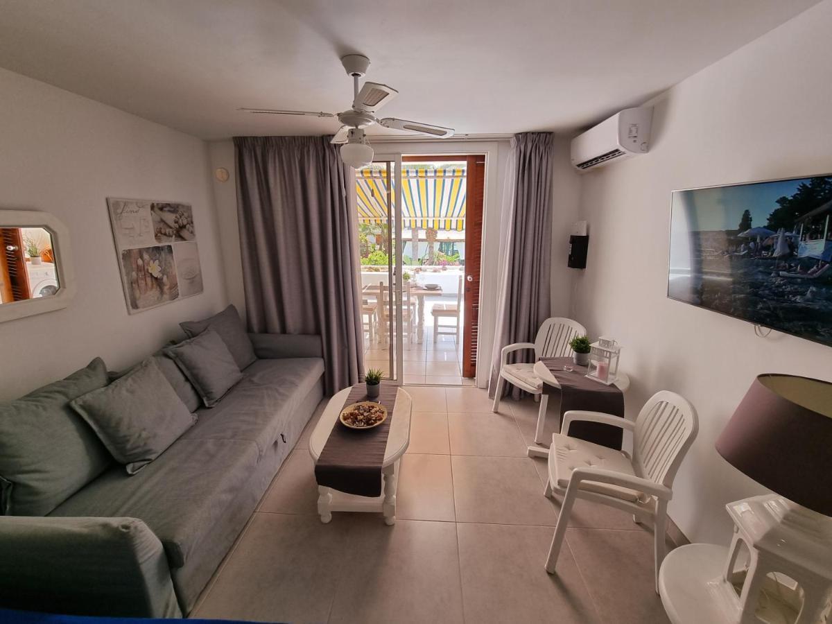 Studio No 2 Just 100 To Beach And Sea, Large Terrace, Heated Pool, Wifi, Aircondition For A Fee ปลายาเดลาสอเมริกาส ภายนอก รูปภาพ